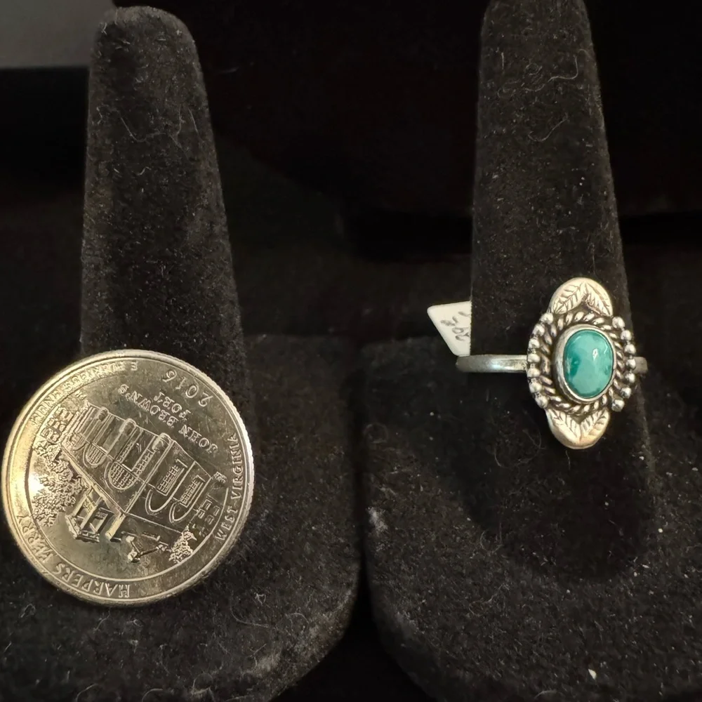Genuine Turquoise Oval Sterling‎ silver native American made Ring adorable ring